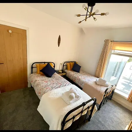 The South Valley Home Neath Extérieur photo