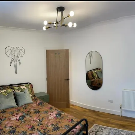 The South Valley Home Neath Extérieur photo