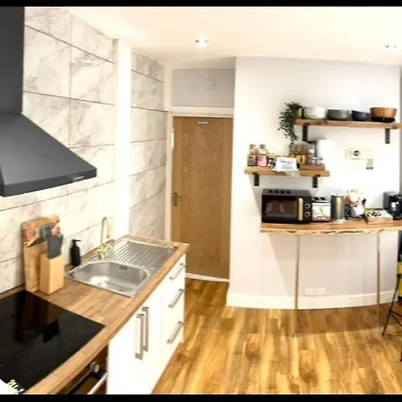 The South Valley Home Neath Extérieur photo