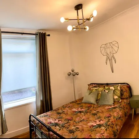 The South Valley Home Neath Extérieur photo
